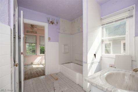 17200 Endora Road Cleveland OH 44112