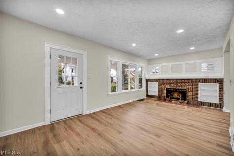2077 Wyandotte Avenue Lakewood OH 44107
