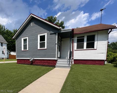 511 Woodland Avenue Elyria OH 44035