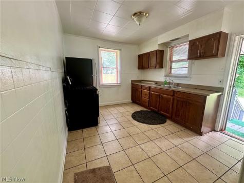 511 Woodland Avenue Elyria OH 44035