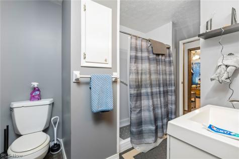 260 Hazelwood Avenue Barberton OH 44203