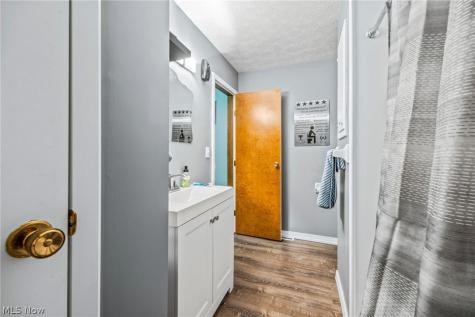 260 Hazelwood Avenue Barberton OH 44203