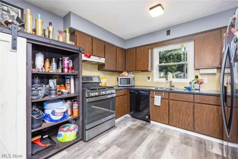 260 Hazelwood Avenue Barberton OH 44203