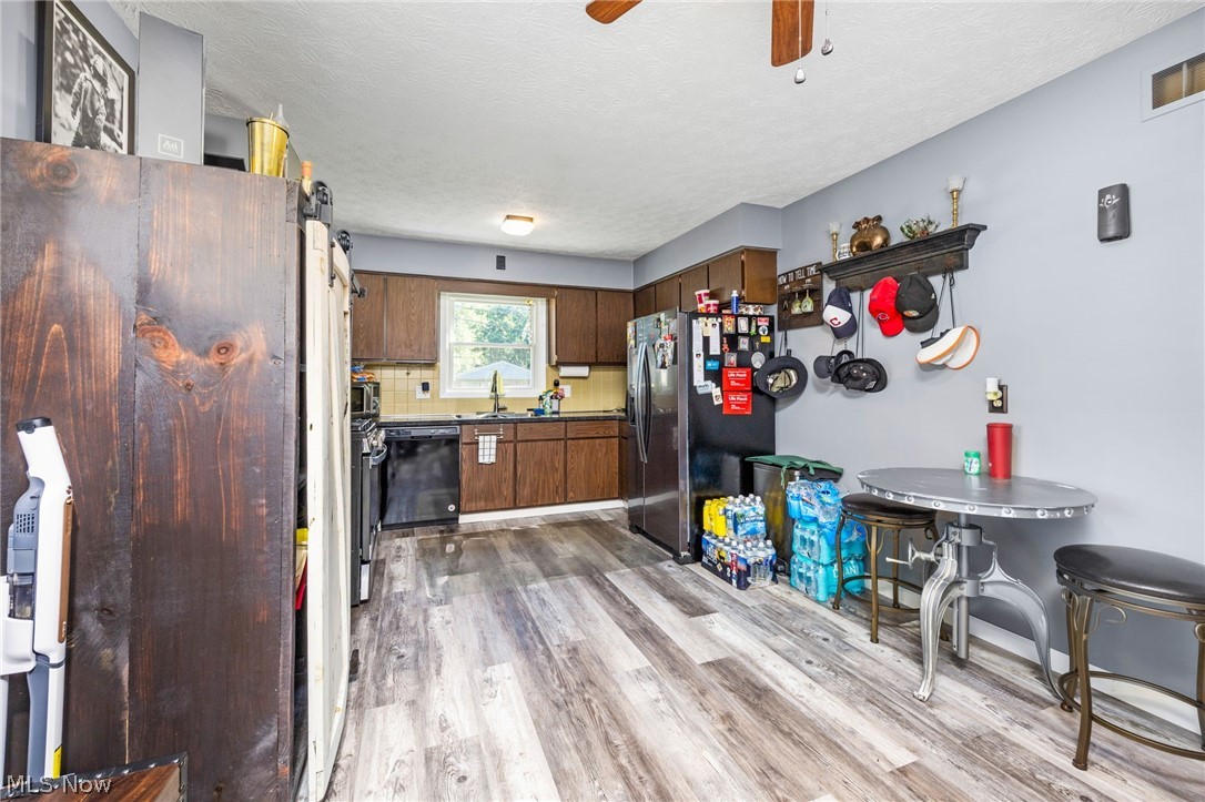 260 Hazelwood Avenue Barberton OH 44203