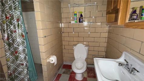 1414 Niles Cortland Road Niles OH 44446