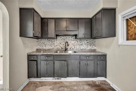 3069 E 67th Street Cleveland OH 44127