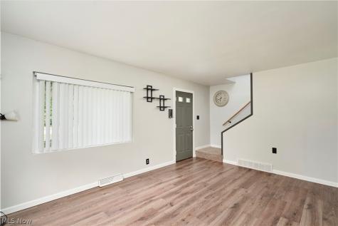 3261 Dewalt Drive Akron OH 44312