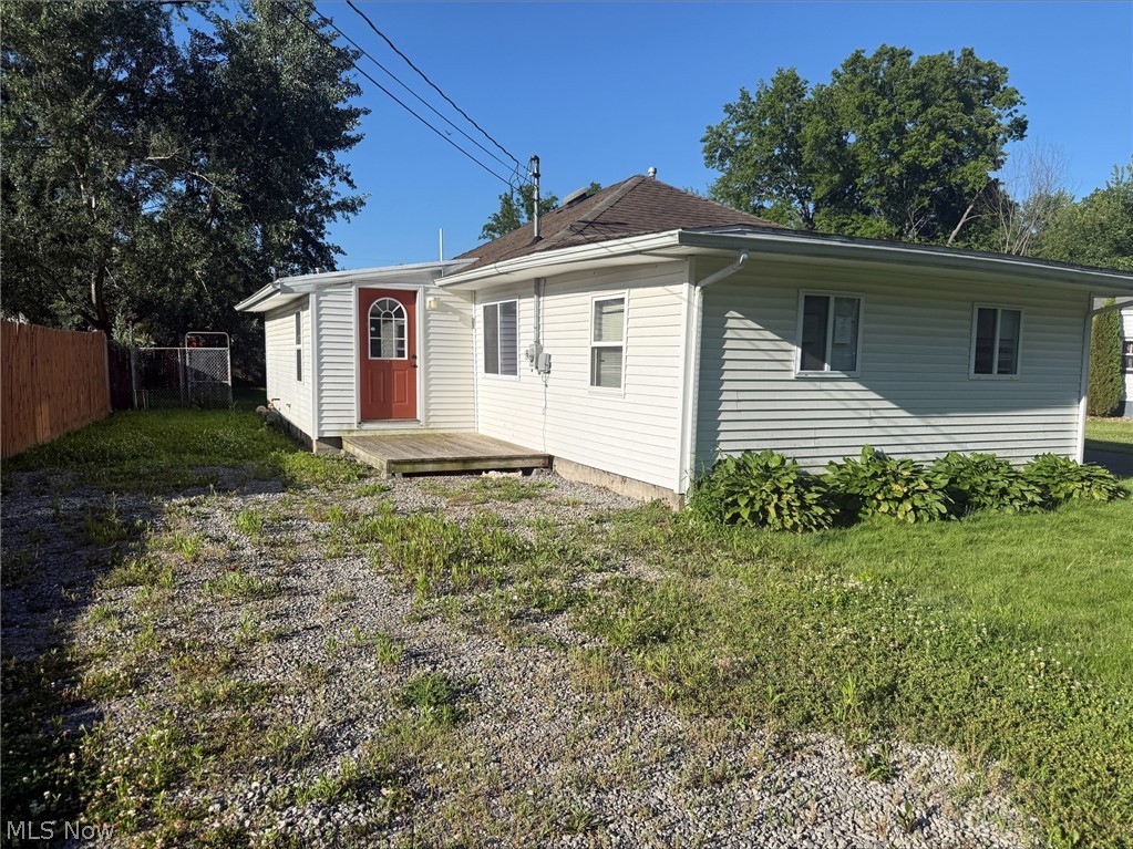 17633 Beach Lane Lake Milton OH 44429