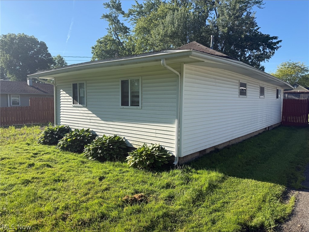 17633 Beach Lane Lake Milton OH 44429