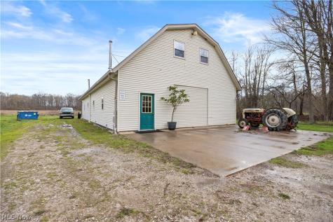12488 Baumhart Road Amherst OH 44001