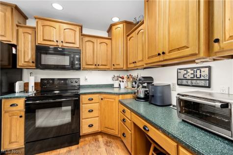 12488 Baumhart Road Amherst OH 44001