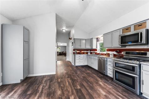 7160 Strausser Street NW North Canton OH 44720