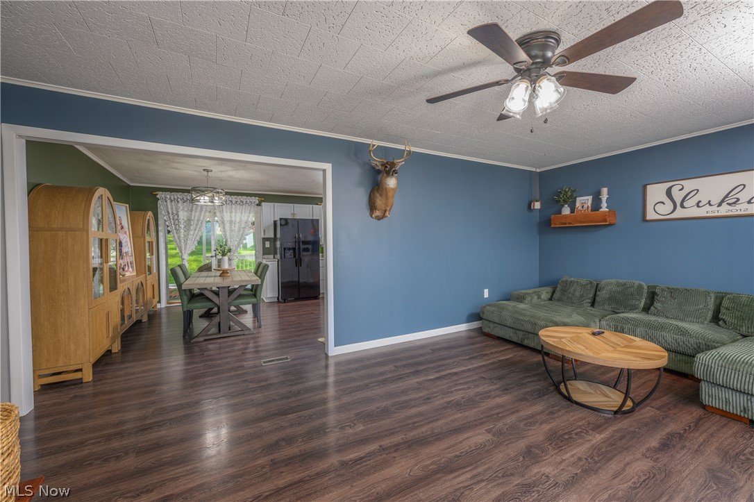6105 Wolf Run Road SE Dennison OH 44621