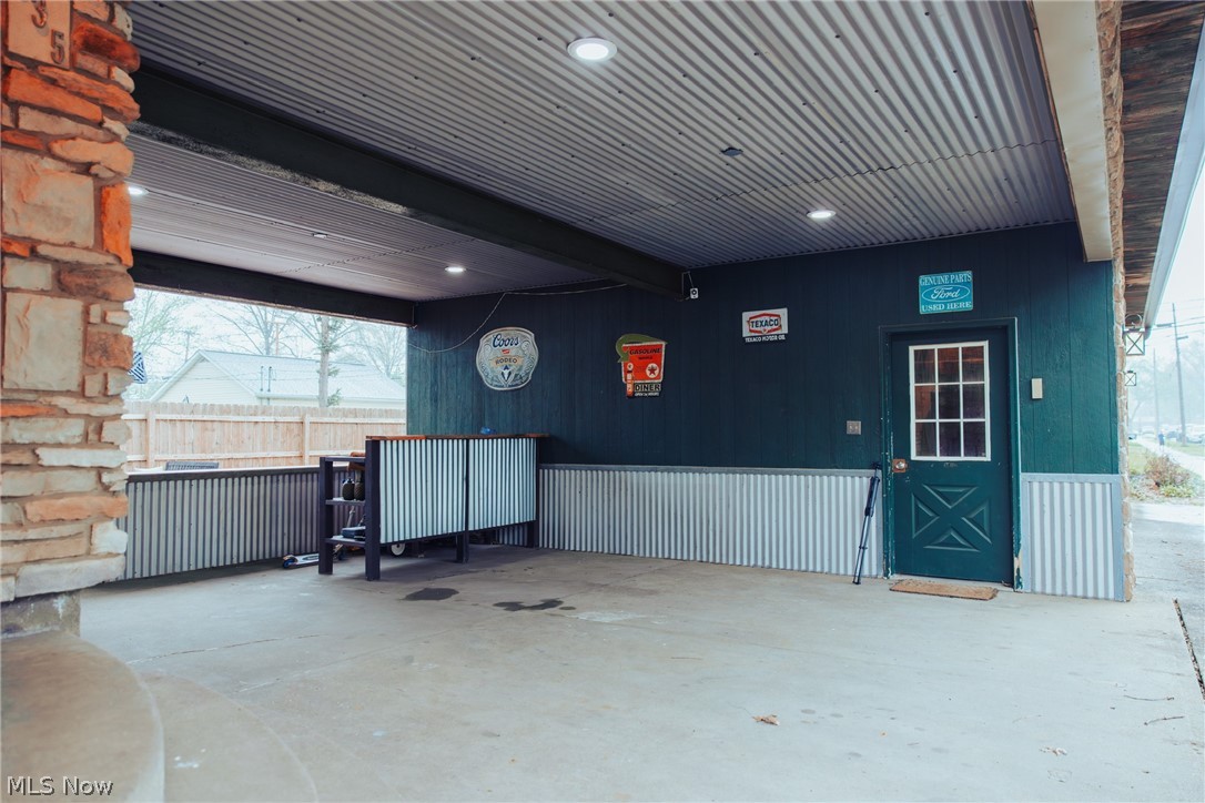 935 E Front Street Dover OH 44622