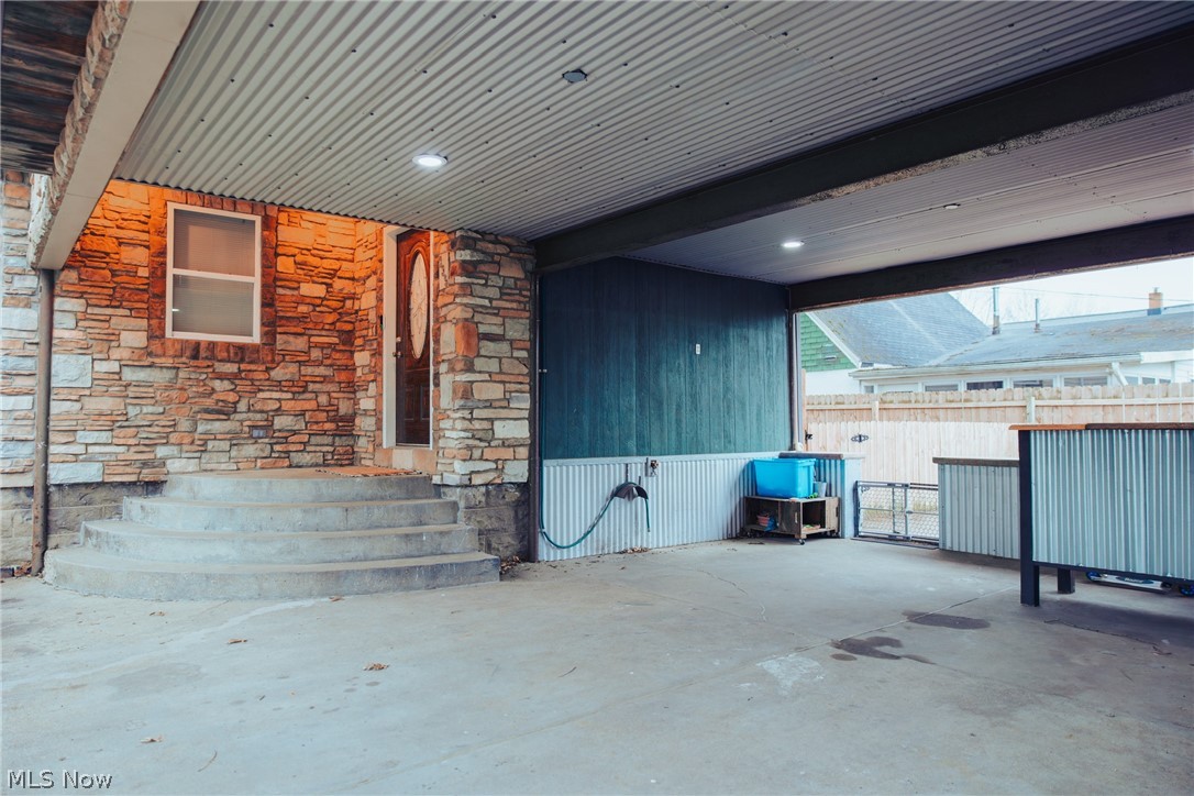 935 E Front Street Dover OH 44622