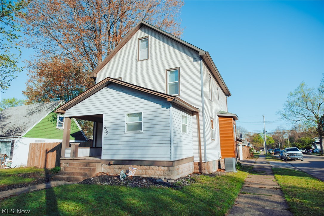 935 E Front Street Dover OH 44622