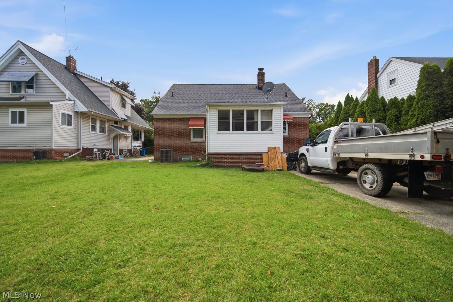 17829 Dillewood Road Cleveland OH 44119
