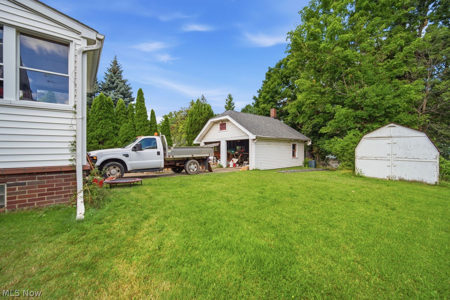 17829 Dillewood Road Cleveland OH 44119
