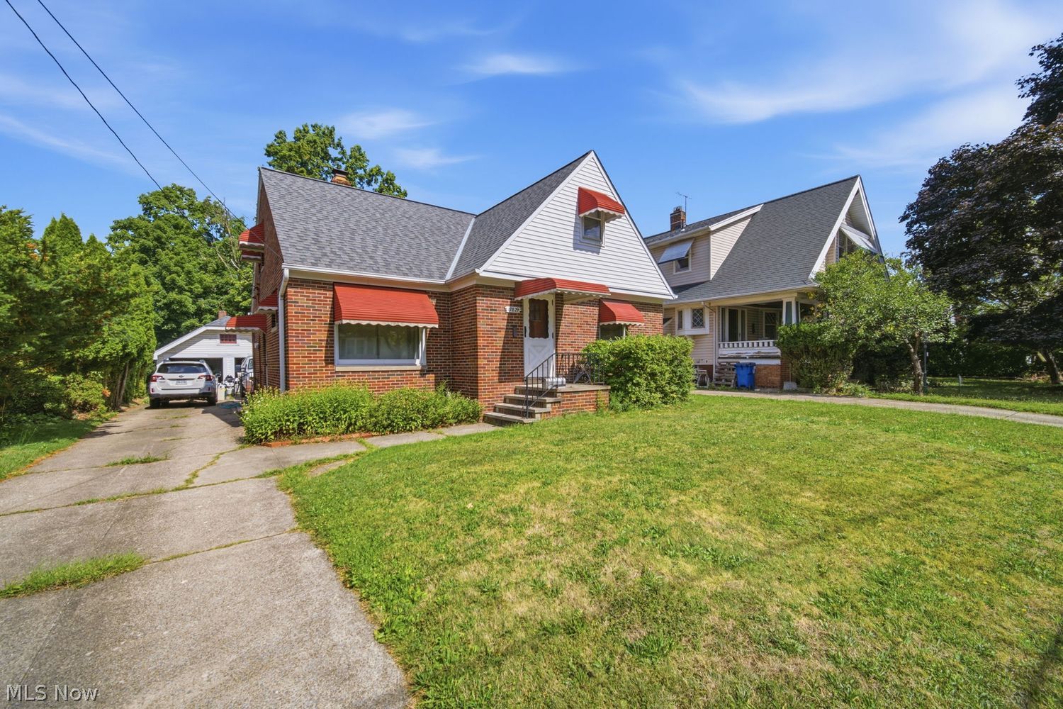 17829 Dillewood Road Cleveland OH 44119