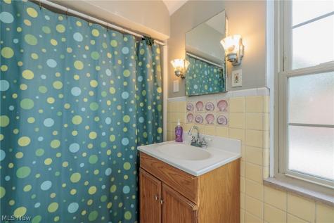 3166 W 162nd Street Cleveland OH 44111
