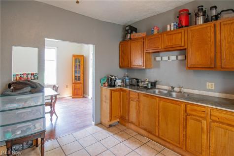 126 14th Street NW Barberton OH 44203