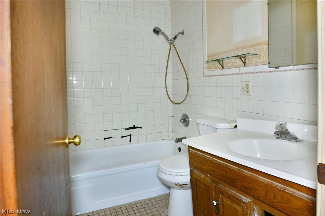 767 Grandview Road Lake Milton OH 44429