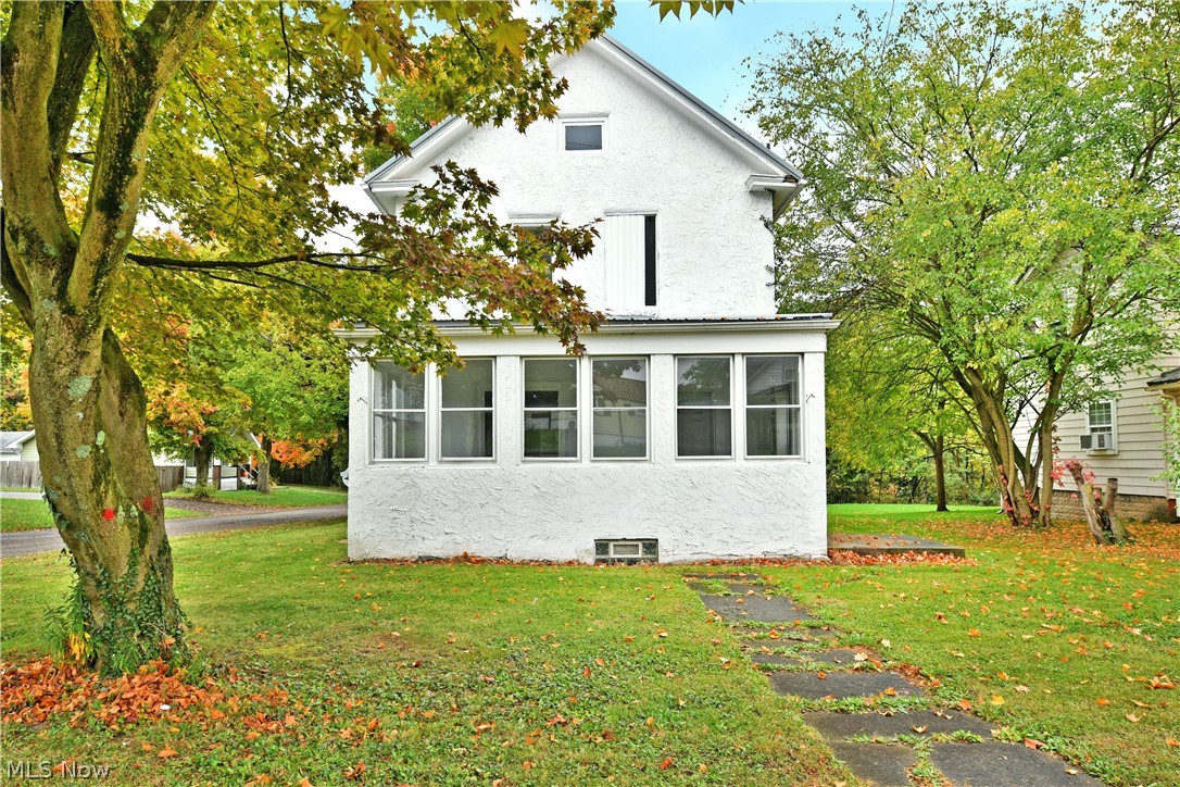201 Elm Street Struthers OH 44471