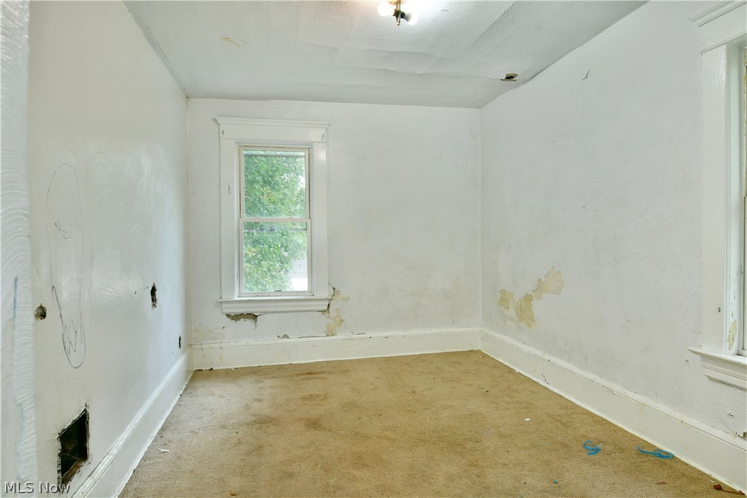 201 Elm Street Struthers OH 44471