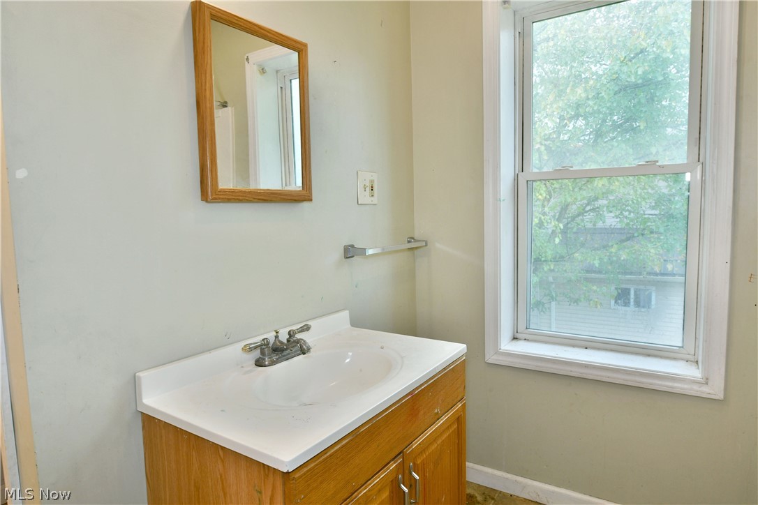 201 Elm Street Struthers OH 44471