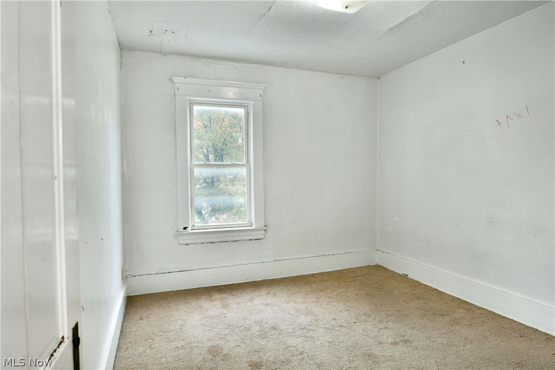 201 Elm Street Struthers OH 44471