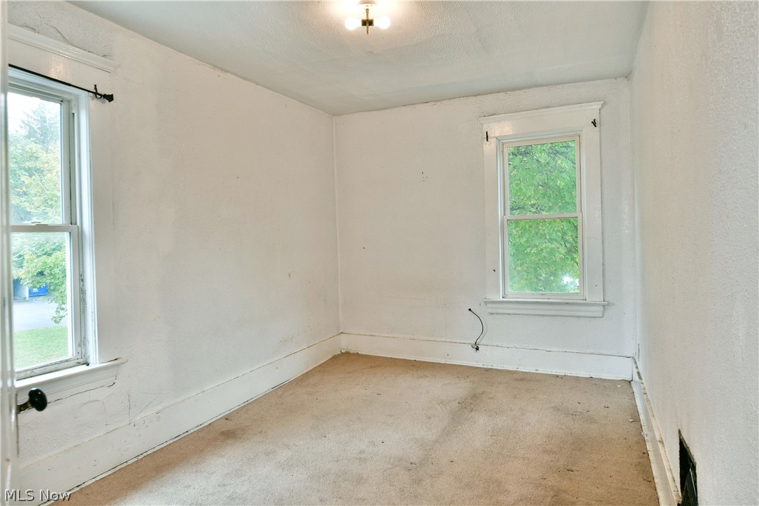 201 Elm Street Struthers OH 44471
