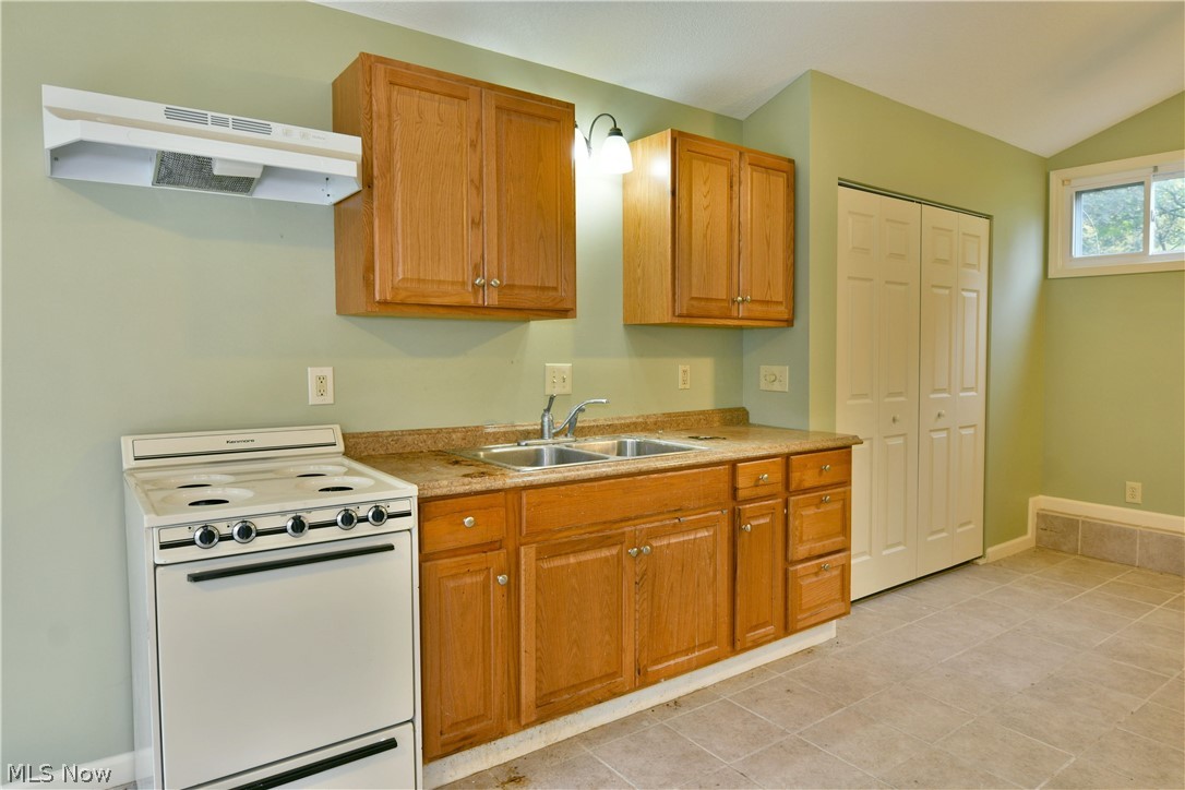 201 Elm Street Struthers OH 44471