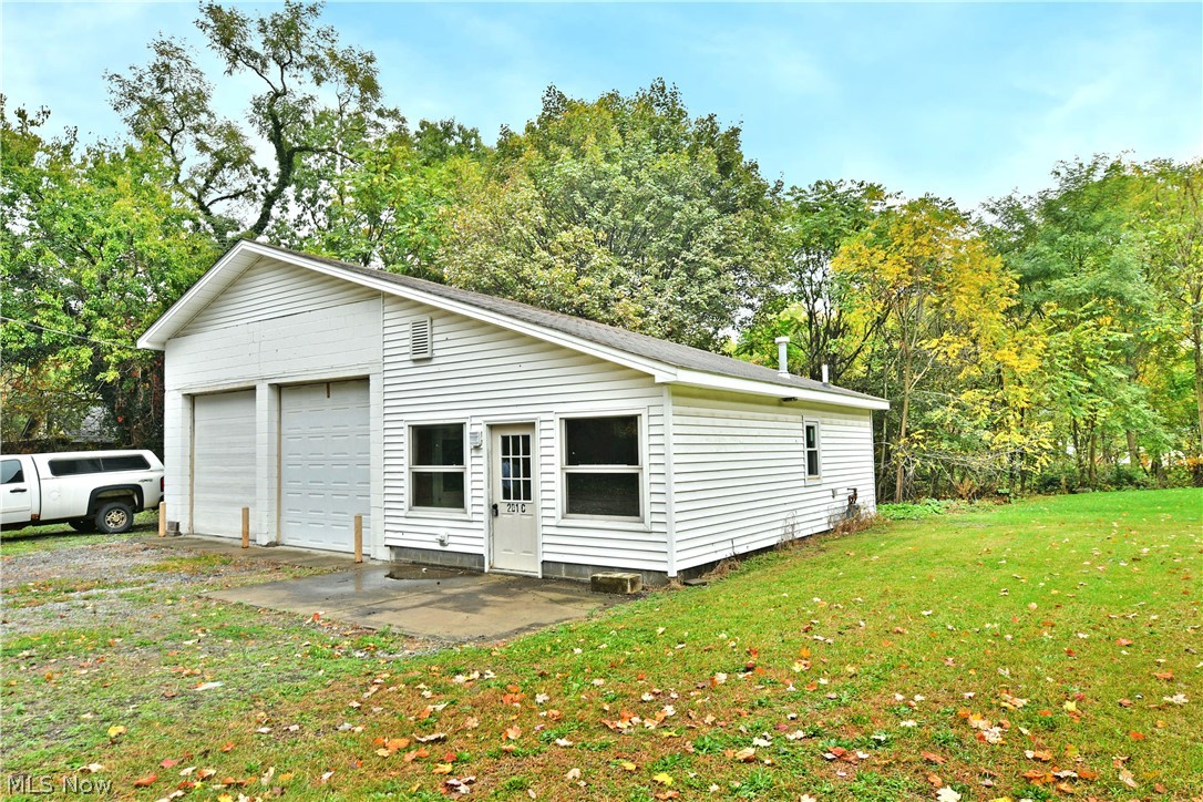 201 Elm Street Struthers OH 44471