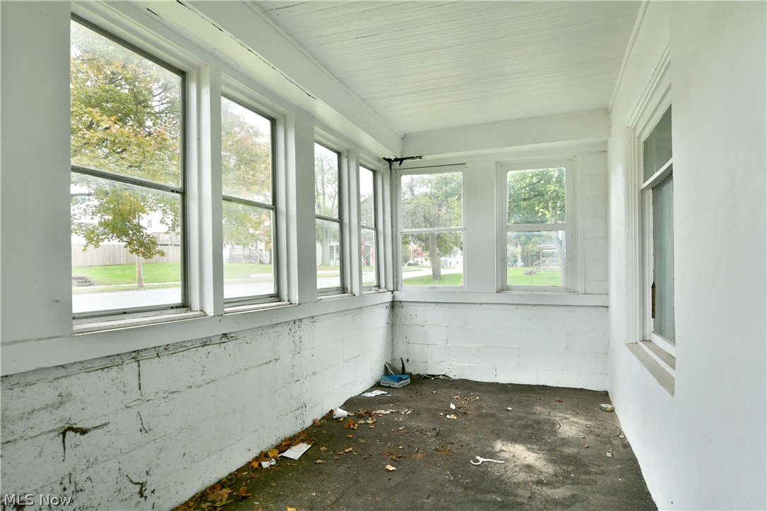 201 Elm Street Struthers OH 44471