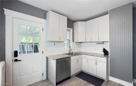 3323 Highview Avenue Cleveland OH 44109