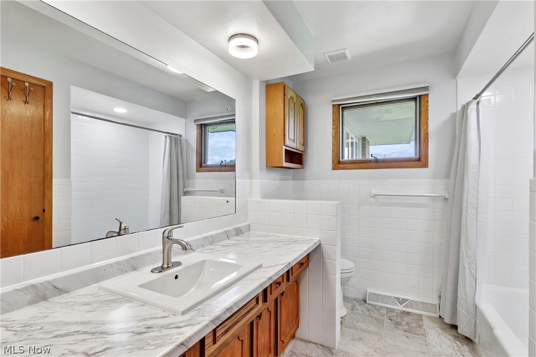 810 Carlton Drive Campbell OH 44405