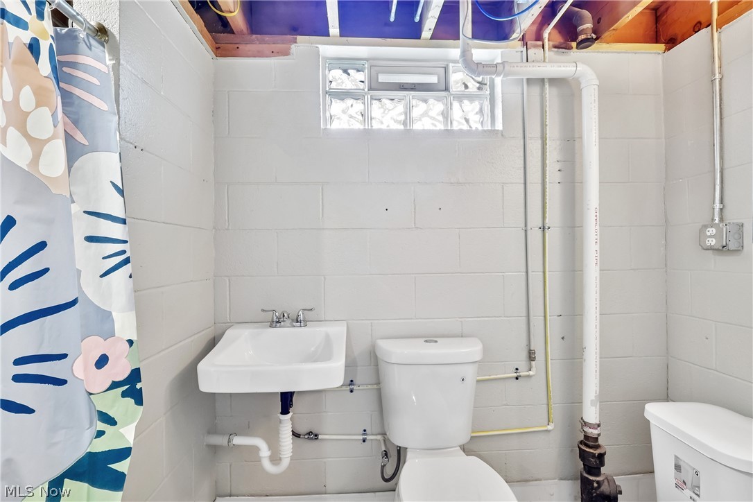 810 Carlton Drive Campbell OH 44405