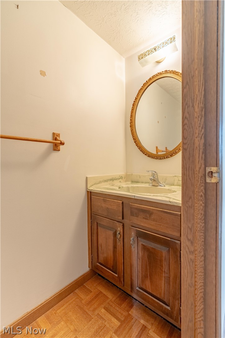 8054 Fox Run Avenue NW North Canton OH 44720