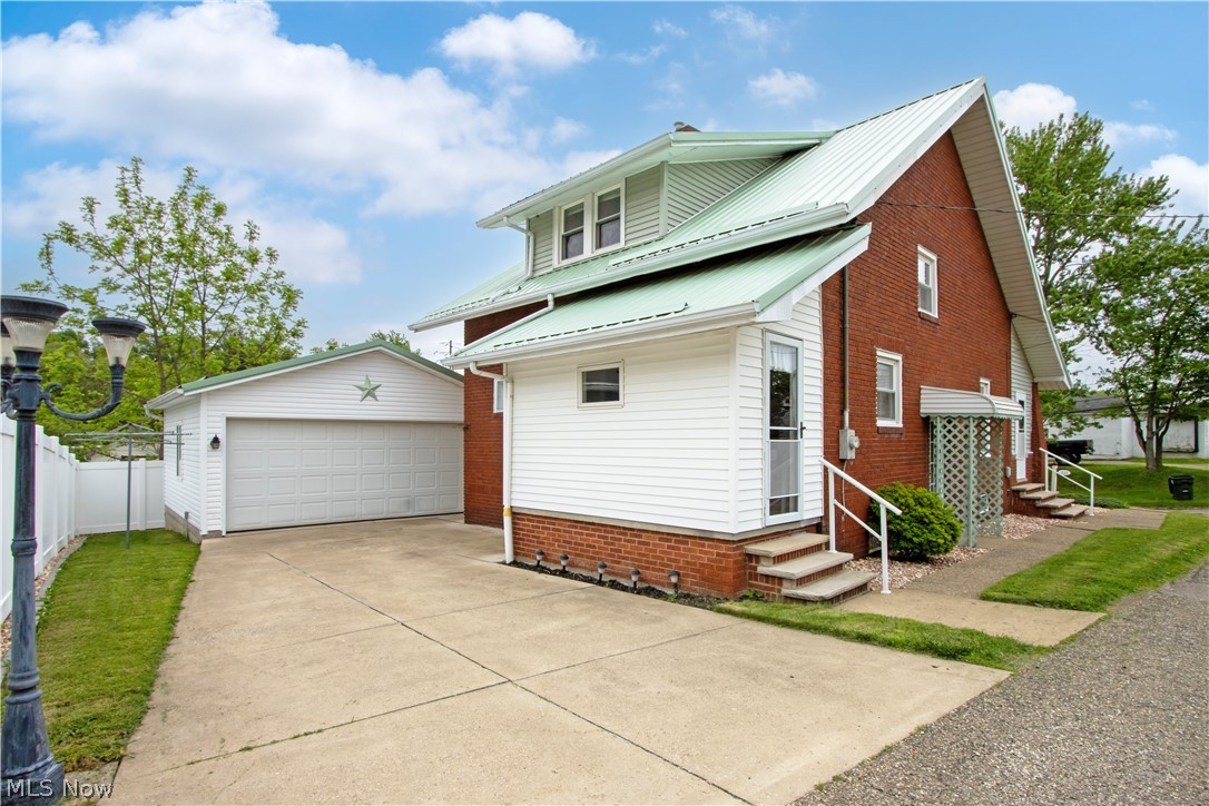 221 Main Street E Beach City OH 44608