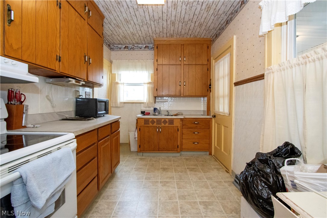 221 Main Street E Beach City OH 44608