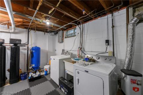 5428 Glenhill Avenue NE Canton OH 44705
