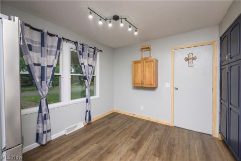 5428 Glenhill Avenue NE Canton OH 44705