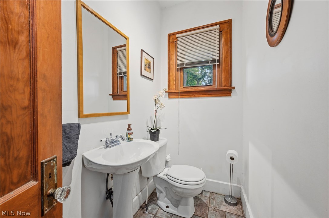 1506 Parkgate Avenue Akron OH 44313