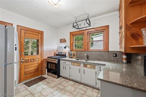 1506 Parkgate Avenue Akron OH 44313