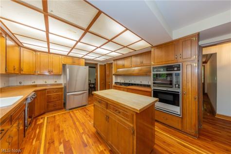 25001 Letchworth Road Beachwood OH 44122
