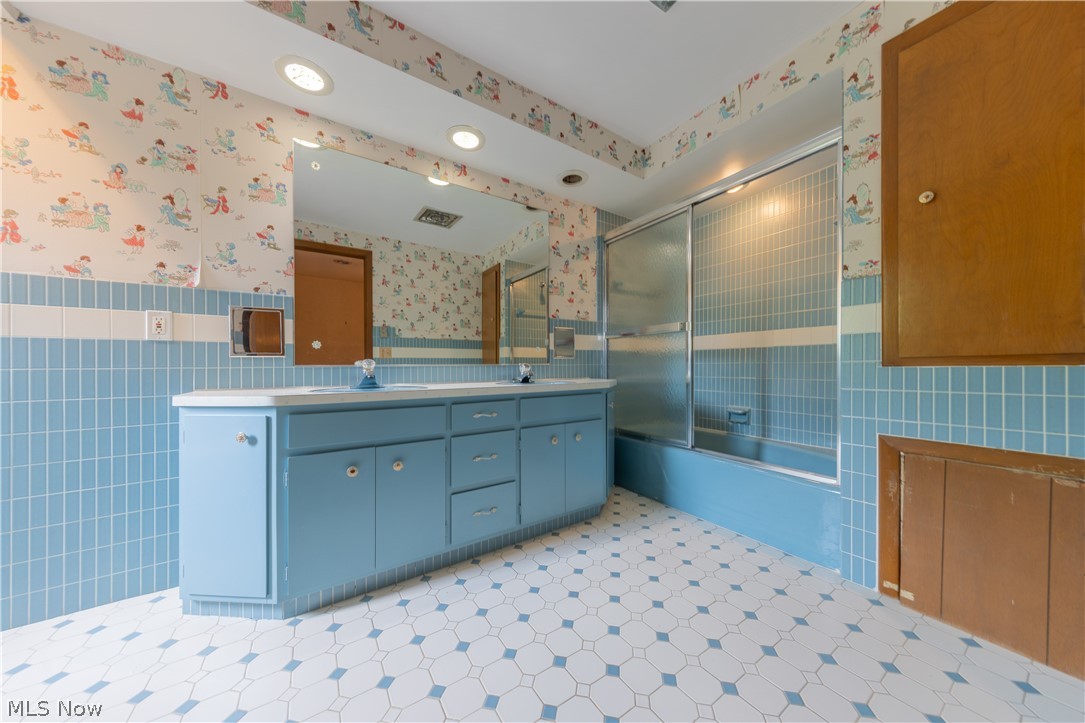 25001 Letchworth Road Beachwood OH 44122
