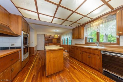 25001 Letchworth Road Beachwood OH 44122