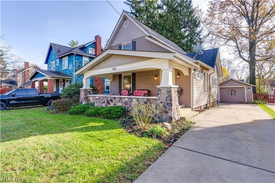 806 23rd St NW Canton OH 44708
