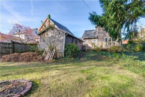 806 23rd St NW Canton OH 44708