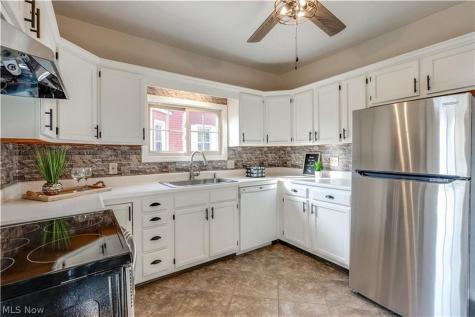 806 23rd St NW Canton OH 44708
